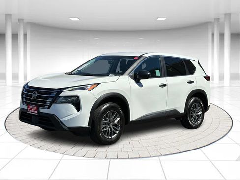 Used 2024 Nissan Rogue S FWD image 1