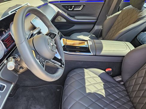 Used 2025 Mercedes-Benz S 580 4MATIC Sedan image 9