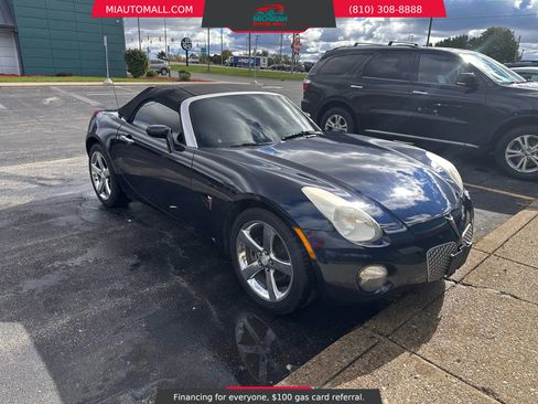 Used 2007 Pontiac Solstice Convertible 2D w/ Premium Package image 7