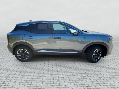 Certified 2025 Nissan Kicks SV AWD/4WD image 9