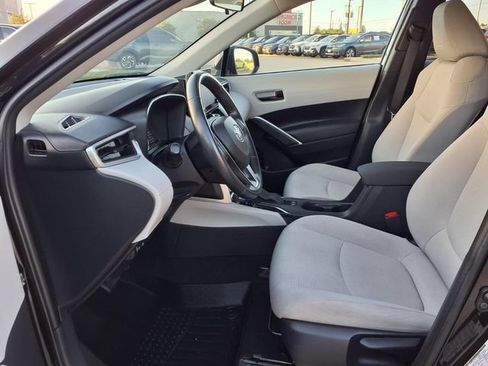Used 2022 Toyota Corolla Cross LE FWD image 6