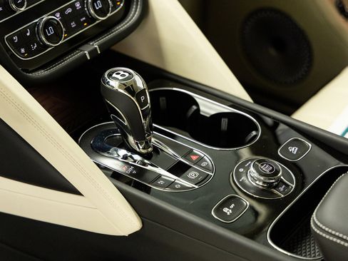 New 2026 Bentley Bentayga AWD/4WD image 28