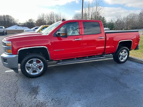 Used 2019 Chevrolet Silverado 2500 LT w/ LT Convenience Package image 4