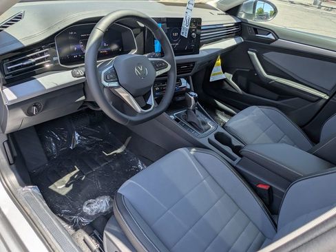 New 2025 Volkswagen Jetta SE image 10