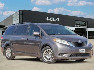 Used 2013 Toyota Sienna XLE image 1