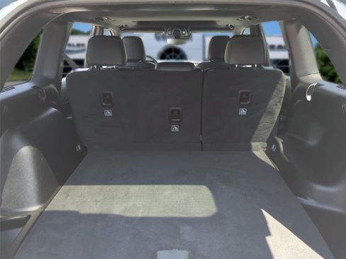 Used 2023 Jeep Grand Cherokee Altitude AWD/4WD image 33
