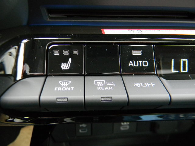 New 2026 Toyota Prius Plug-In Hybrid FWD image 12