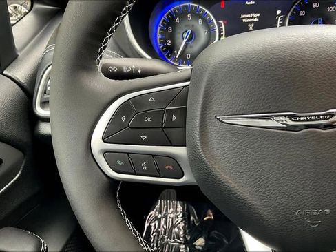 New 2026 Chrysler Pacifica Select image 17