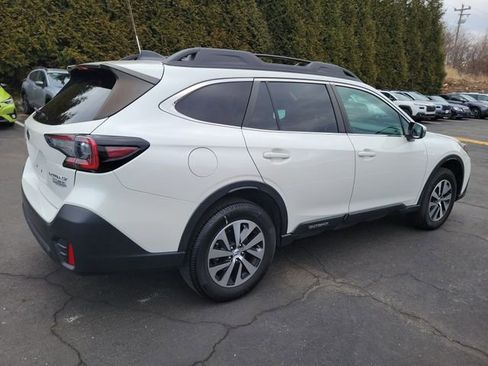Used 2022 Subaru Outback Premium image 7