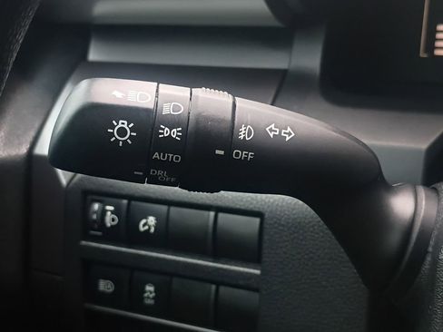 Used 2025 Toyota Tacoma SR5 AWD/4WD image 12