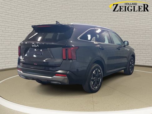 Used 2025 Kia Sorento S w/ Panoramic Sunroof Package FWD image 5