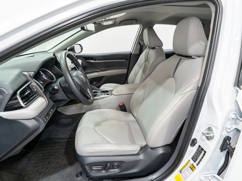 Used 2023 Toyota Camry XLE FWD image 15