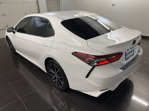 Used 2023 Toyota Camry SE w/ Blackout Package (TMS) image 4