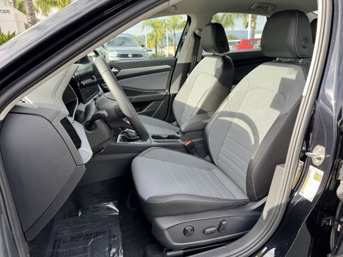 Used 2025 Volkswagen Jetta SE image 15