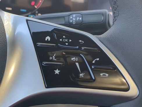 Used 2025 Mercedes-Benz GLB 250 image 23