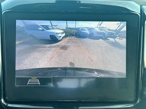 Used 2020 Chevrolet Traverse LT image 14