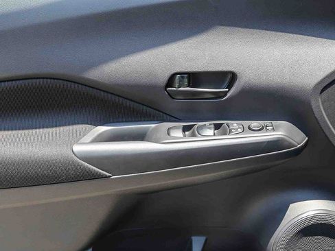 New 2025 Nissan Kicks Play S FWD image 21