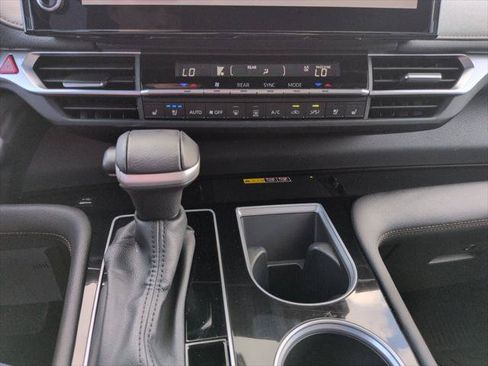 Certified 2025 Toyota Sienna Limited AWD/4WD image 18