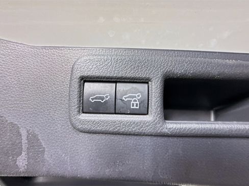 Used 2021 Toyota Venza LE AWD/4WD image 41
