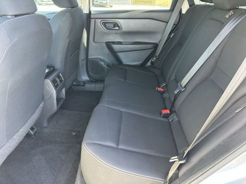 Used 2024 Nissan Rogue S image 13