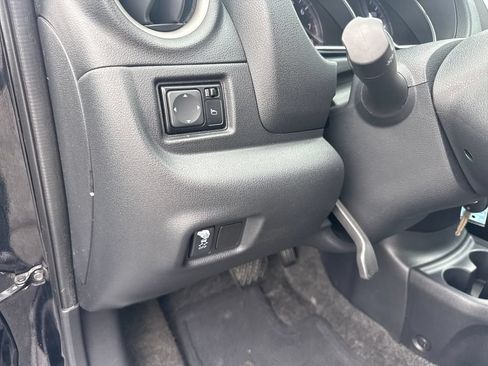 Used 2012 Nissan Versa SV w/ Convenience Pkg FWD image 26