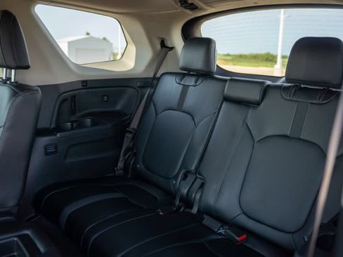 Used 2025 Honda Pilot EX-L image 17