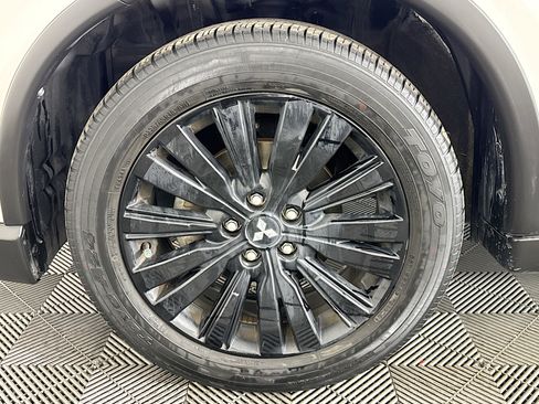 Used 2020 Mitsubishi Outlander LE image 37