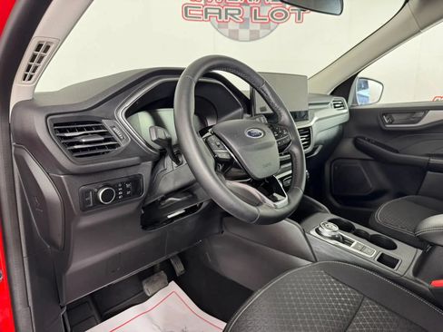 Used 2024 Ford Escape Active w/ Tech Pack #1 AWD/4WD image 10