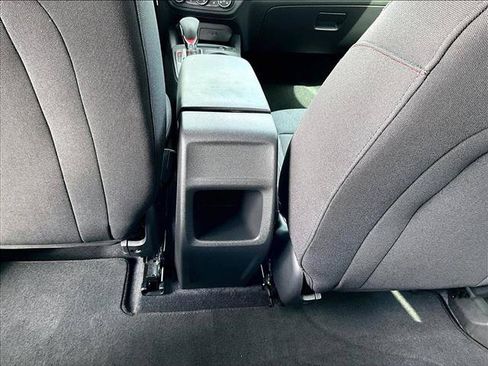 Used 2024 Chevrolet Trax RS FWD image 25