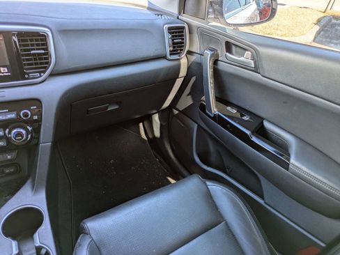 Used 2021 Kia Sportage EX w/ EX Technology Package image 18