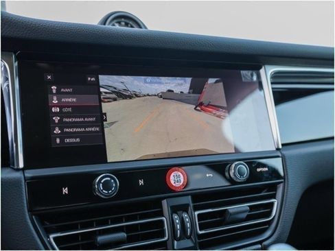 Certified 2025 Porsche Macan image 19