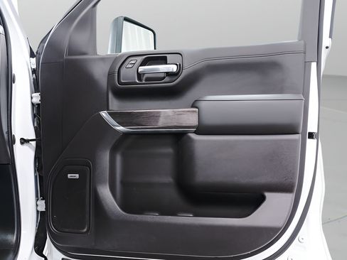 Used 2020 Chevrolet Silverado 1500 LTZ w/ LTZ Premium Package AWD/4WD image 36