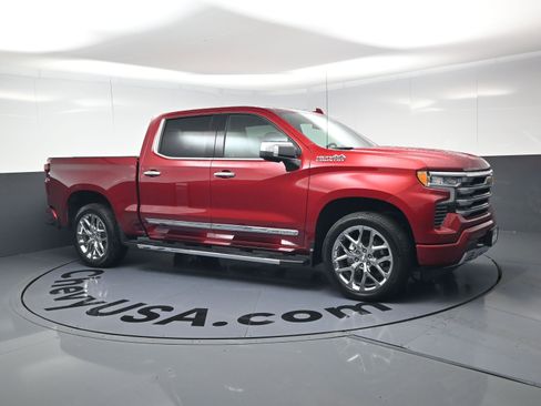 Used 2024 Chevrolet Silverado 1500 High Country w/ High Country Premium Package image 2