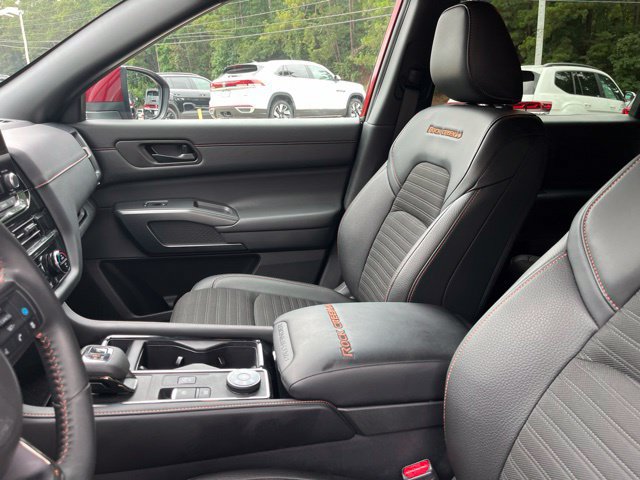 Used 2025 Nissan Pathfinder Rock Creek AWD/4WD image 10