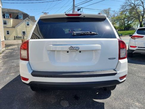 Used 2016 Jeep Compass Latitude FWD image 3