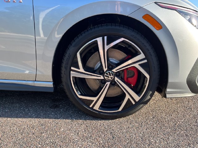 New 2026 Volkswagen GTI SE FWD image 9
