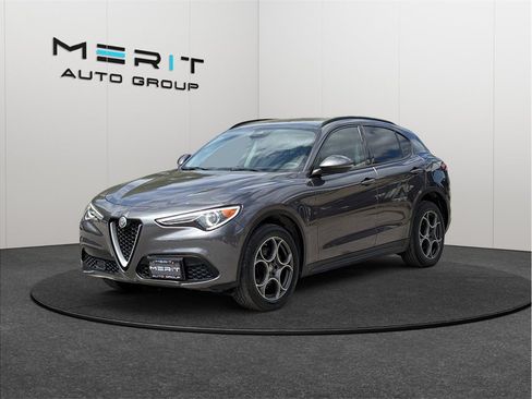 Used 2018 Alfa Romeo Stelvio Sport w/ Quick Order Package 22J Sport AWD/4WD image 4
