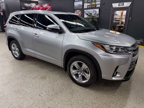 Used 2017 Toyota Highlander Limited AWD/4WD image 7