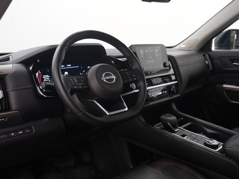 Used 2024 Nissan Pathfinder Platinum AWD/4WD image 30