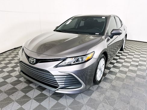 Used 2022 Toyota Camry LE FWD image 7