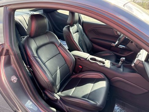 Used 2025 Ford Mustang Premium image 23