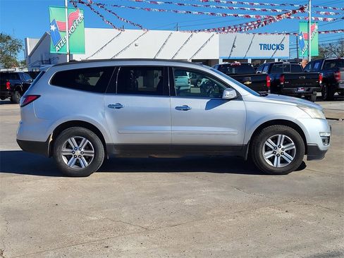 Used 2017 Chevrolet Traverse LT image 8