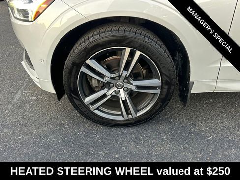 Used 2019 Volvo XC60 T5 Momentum w/ Multimedia Package image 9