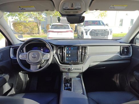 Used 2025 Volvo XC60 B5 Core image 23