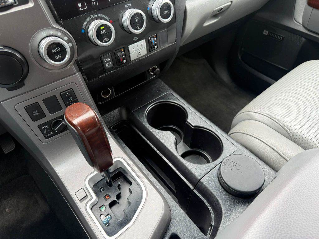 Used 2014 Toyota Sequoia Platinum RWD image 38