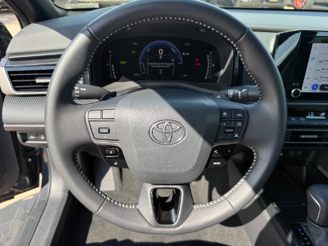 Used 2026 Toyota Camry SE FWD image 10