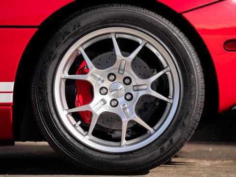 Used 2005 Ford GT image 40