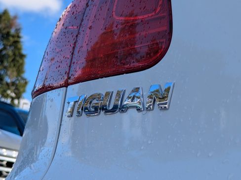 Used 2017 Volkswagen Tiguan S image 31