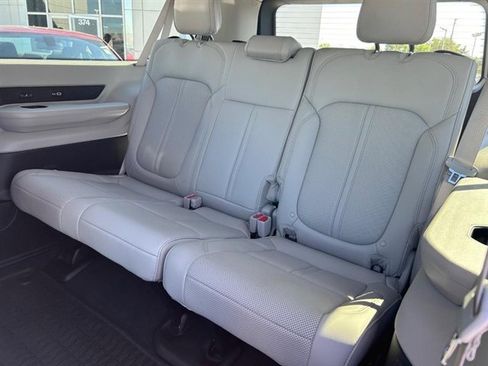 New 2024 Jeep Wagoneer L Series III w/ Premium Group I image 9