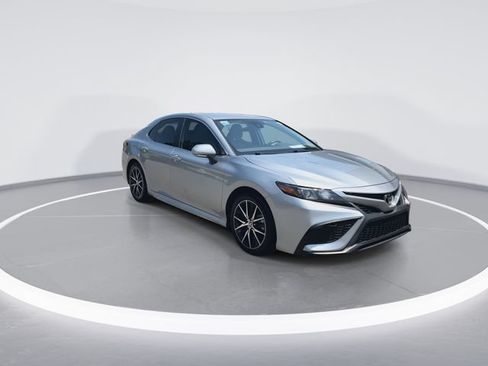 Used 2024 Toyota Camry SE FWD image 2